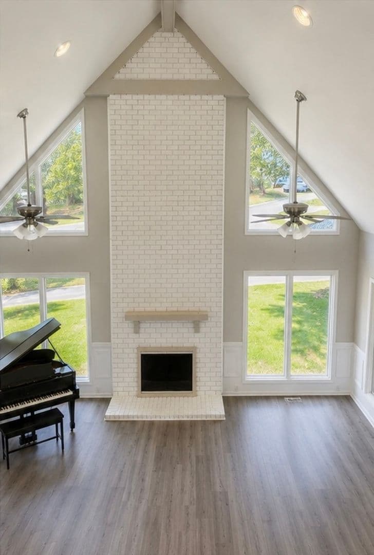 Fayetteville House: 2900 Middlesex Rd