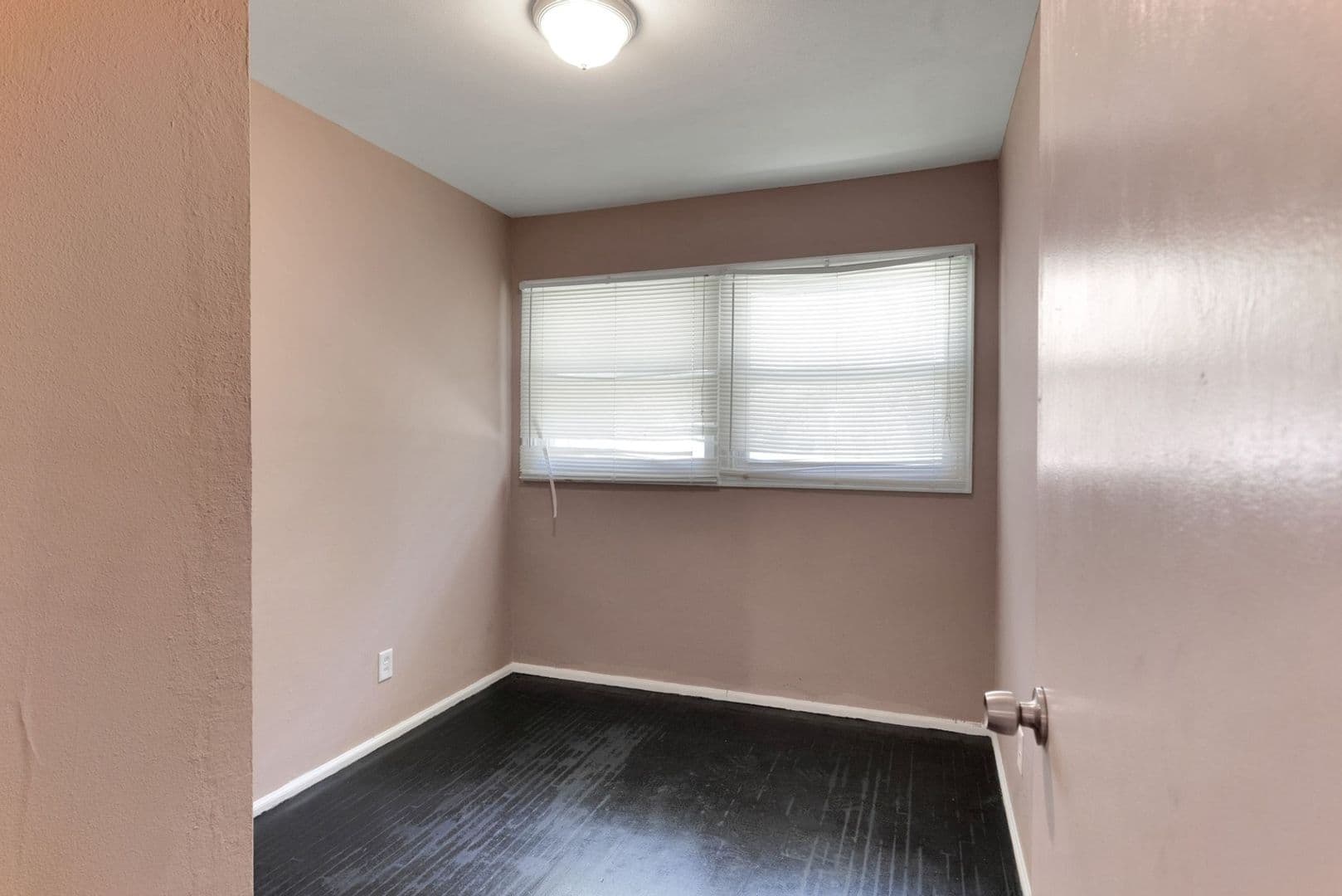 Saint Louis House: 300 Estridge Rd