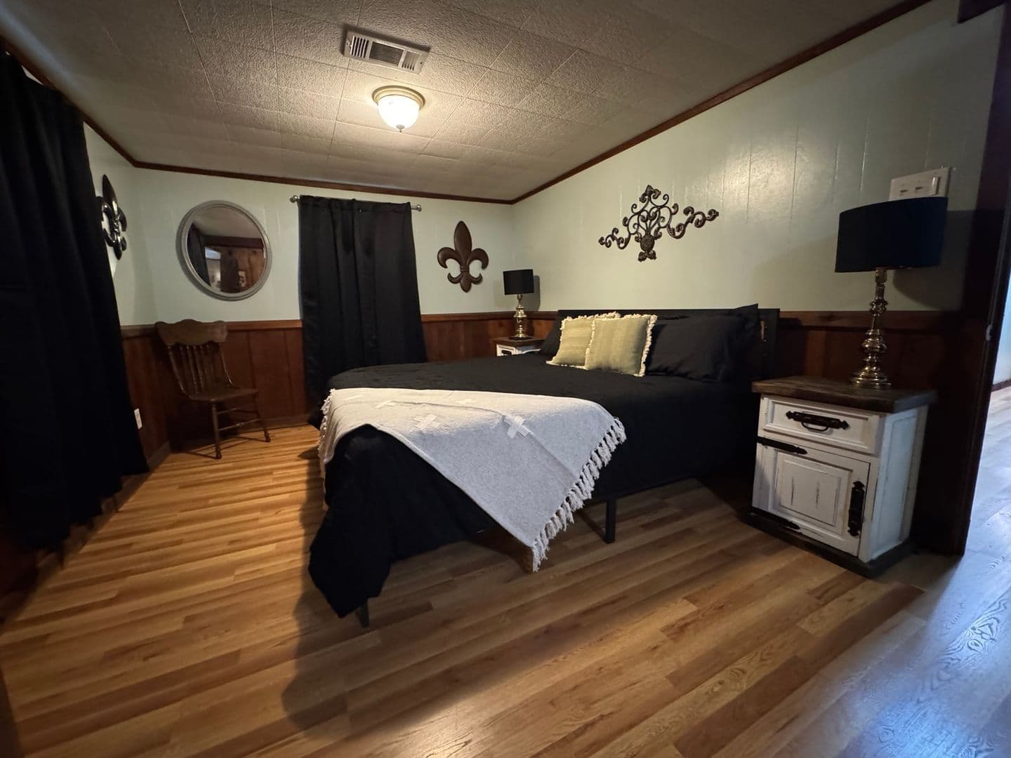 Provencal House: 5368 Longleaf Vista Rd