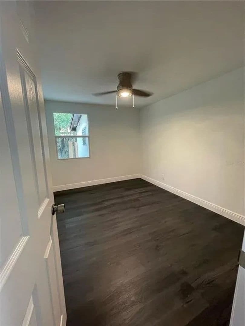 Tampa House: 8403 N Semmes St