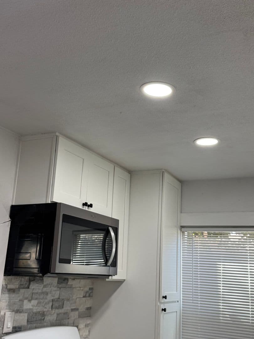 Visalia House: 16544 Avenue 291