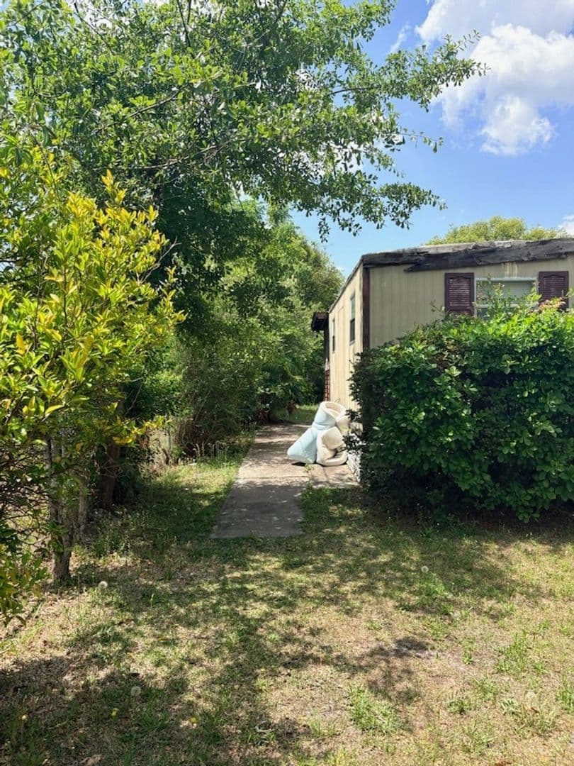 Jacksonville House: 2152 Glen Gardner Dr