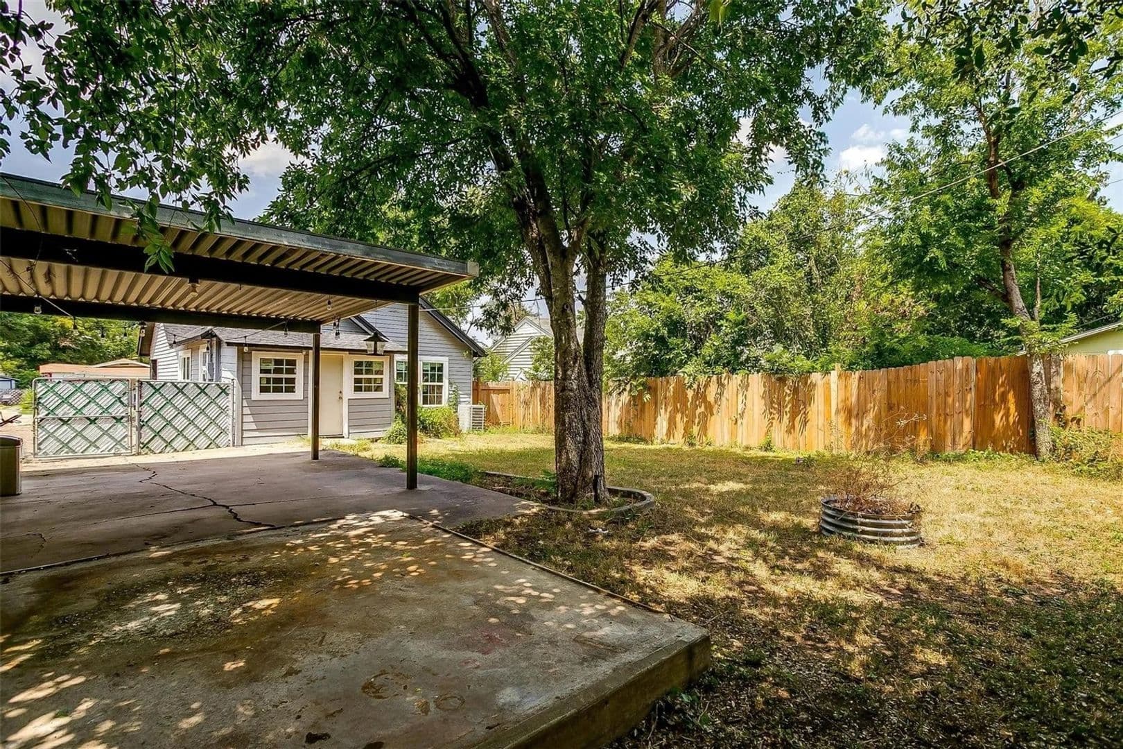 Fort Worth House: 1044 E Ramsey Ave