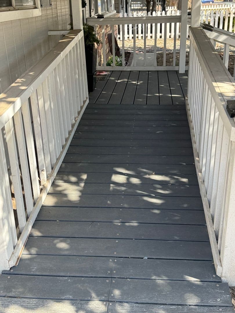Visalia House: 16534 Avenue 291