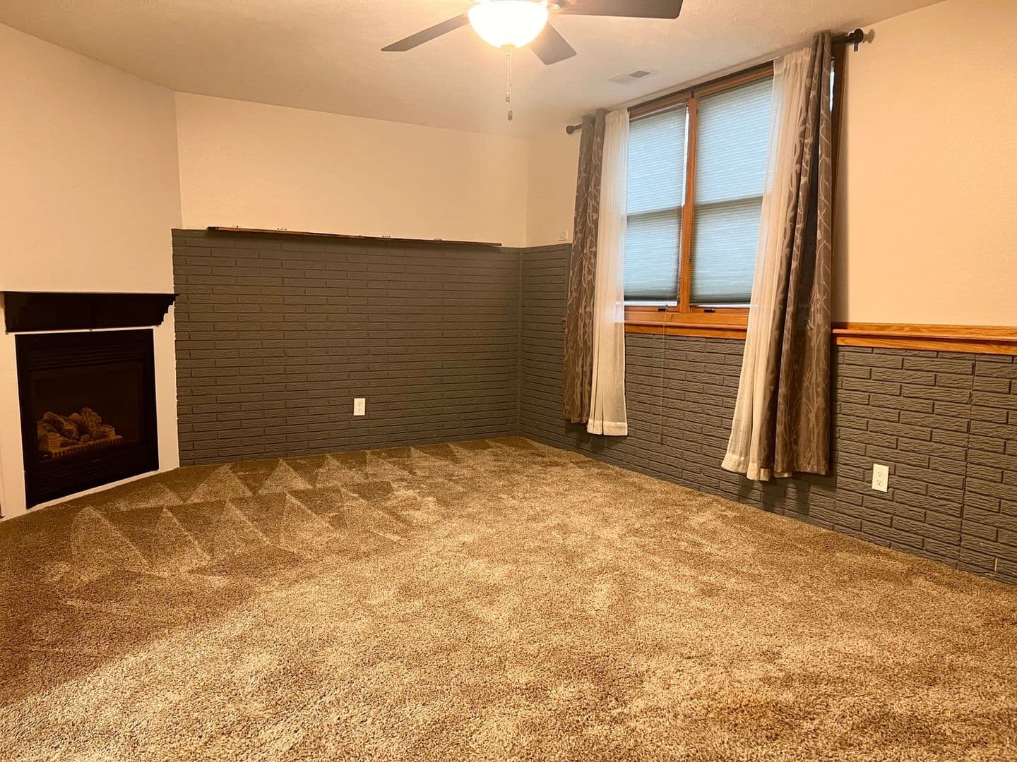 Lincoln House: 5432 S 78th St