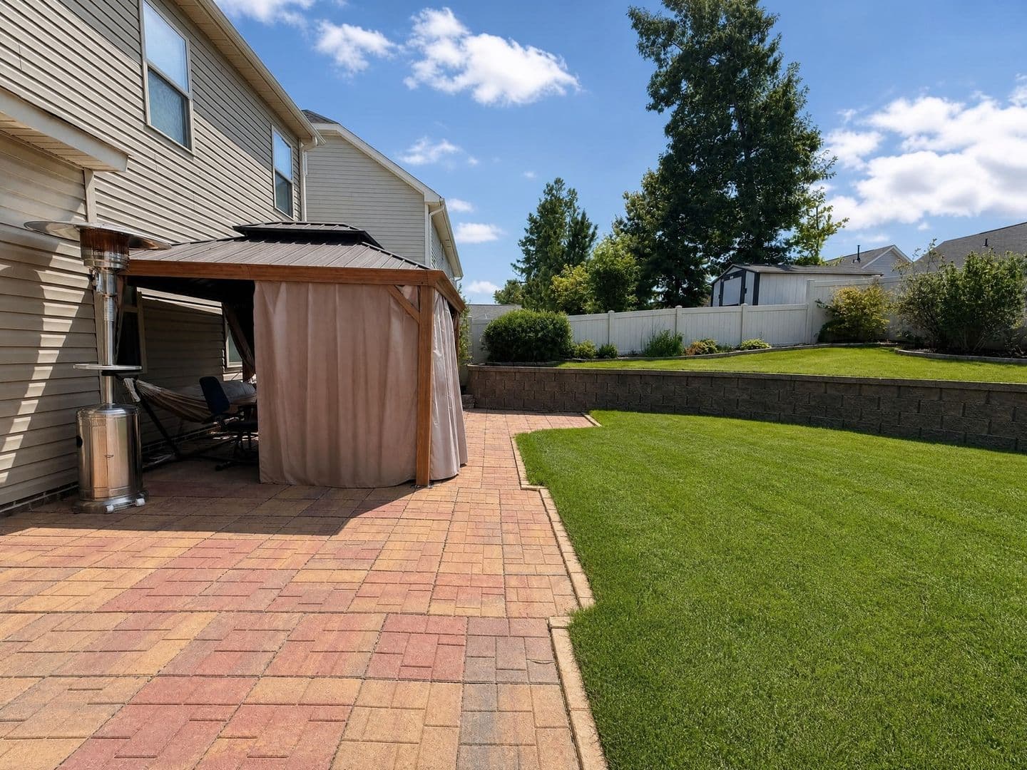 Knightdale House: 1402 Lena Ln