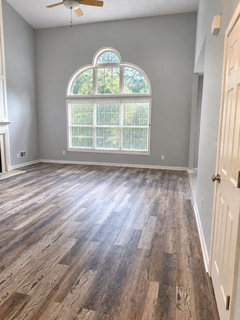 Louisville House: 9822 Collier Ln