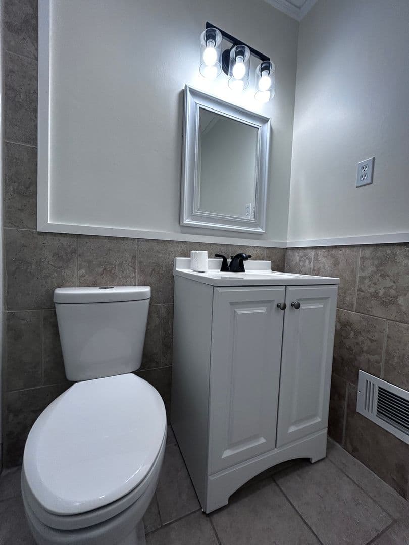 Columbia House: 3700 Cairnbrook Ct