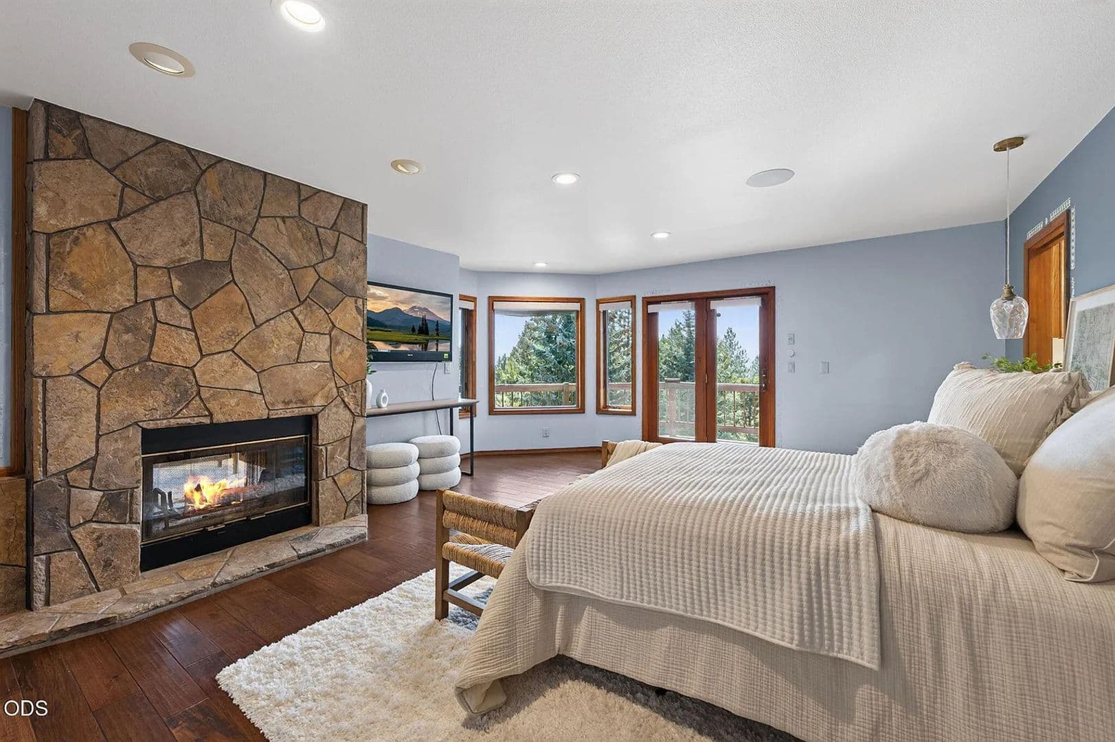Bend House: 2889 Nw Starview Dr