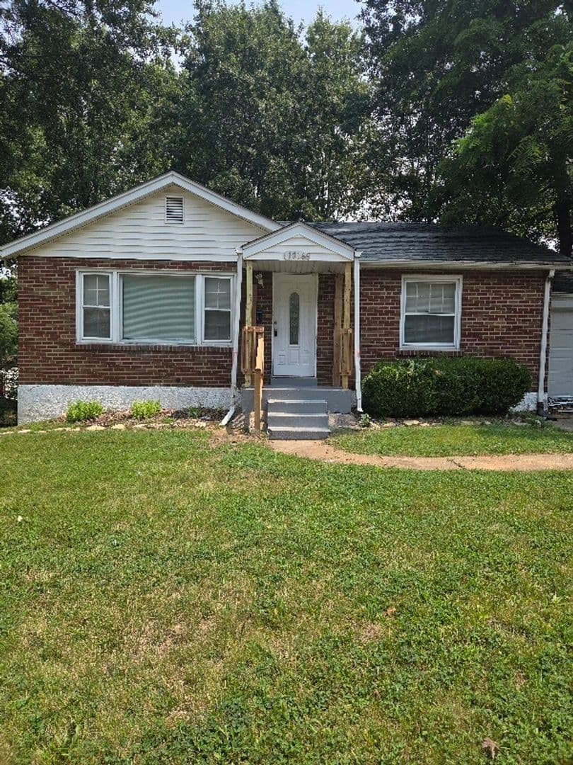 Saint Louis House: 1816 N Hanley Rd