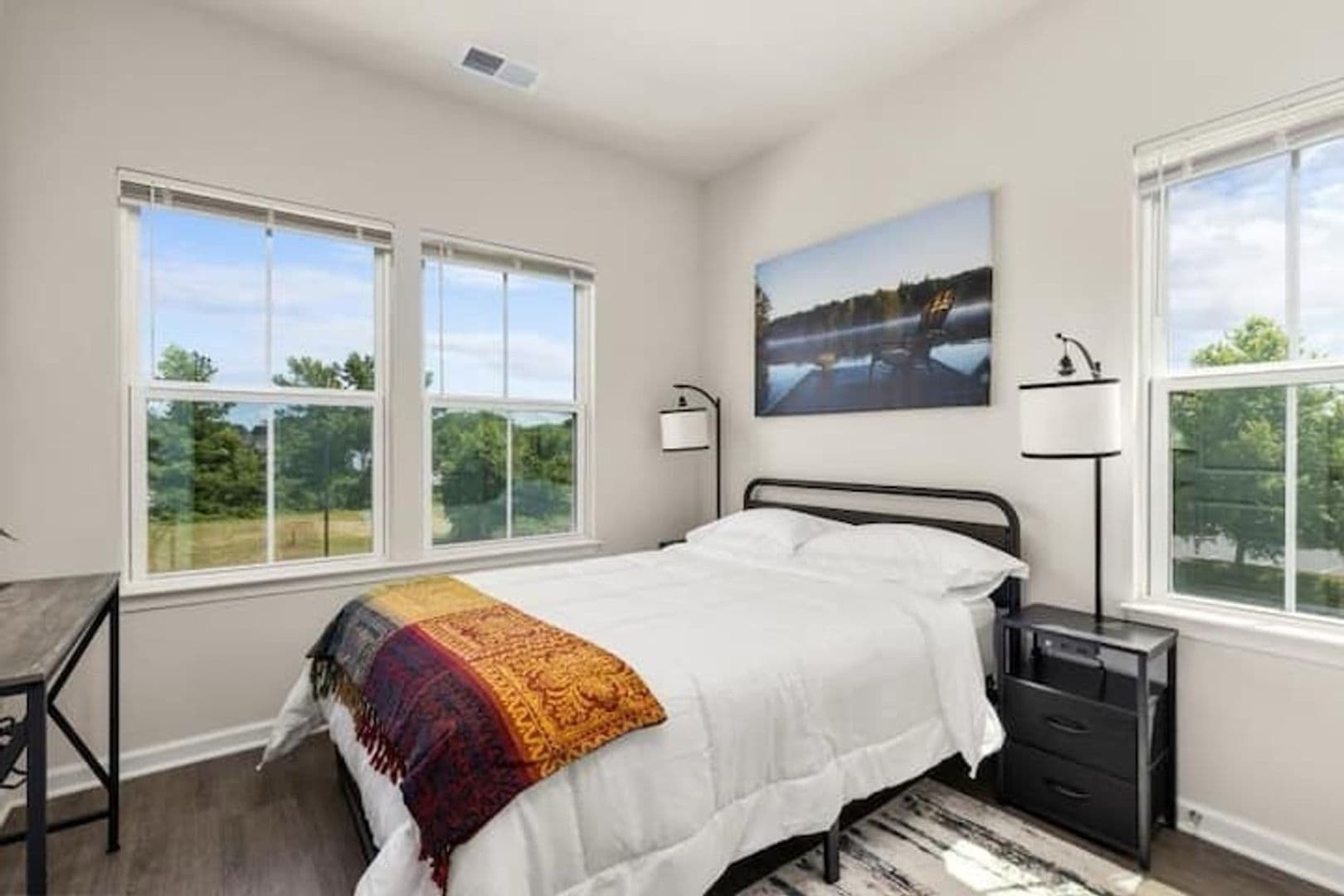 Portsmouth House: 207 Falcon Ave