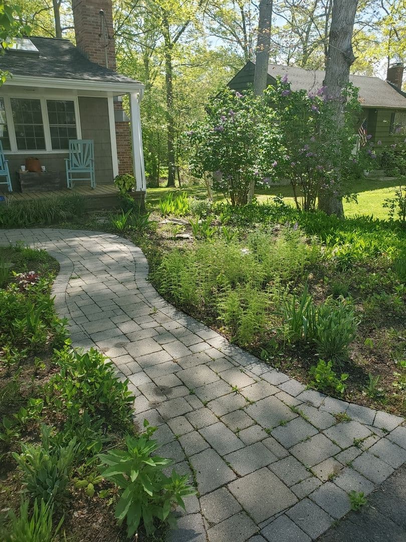 Niantic House: 71 Oakwood Rd