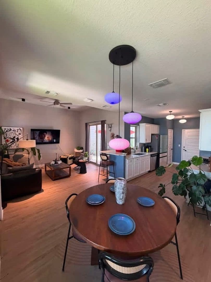 Austin House: 7403 Lauper Dr