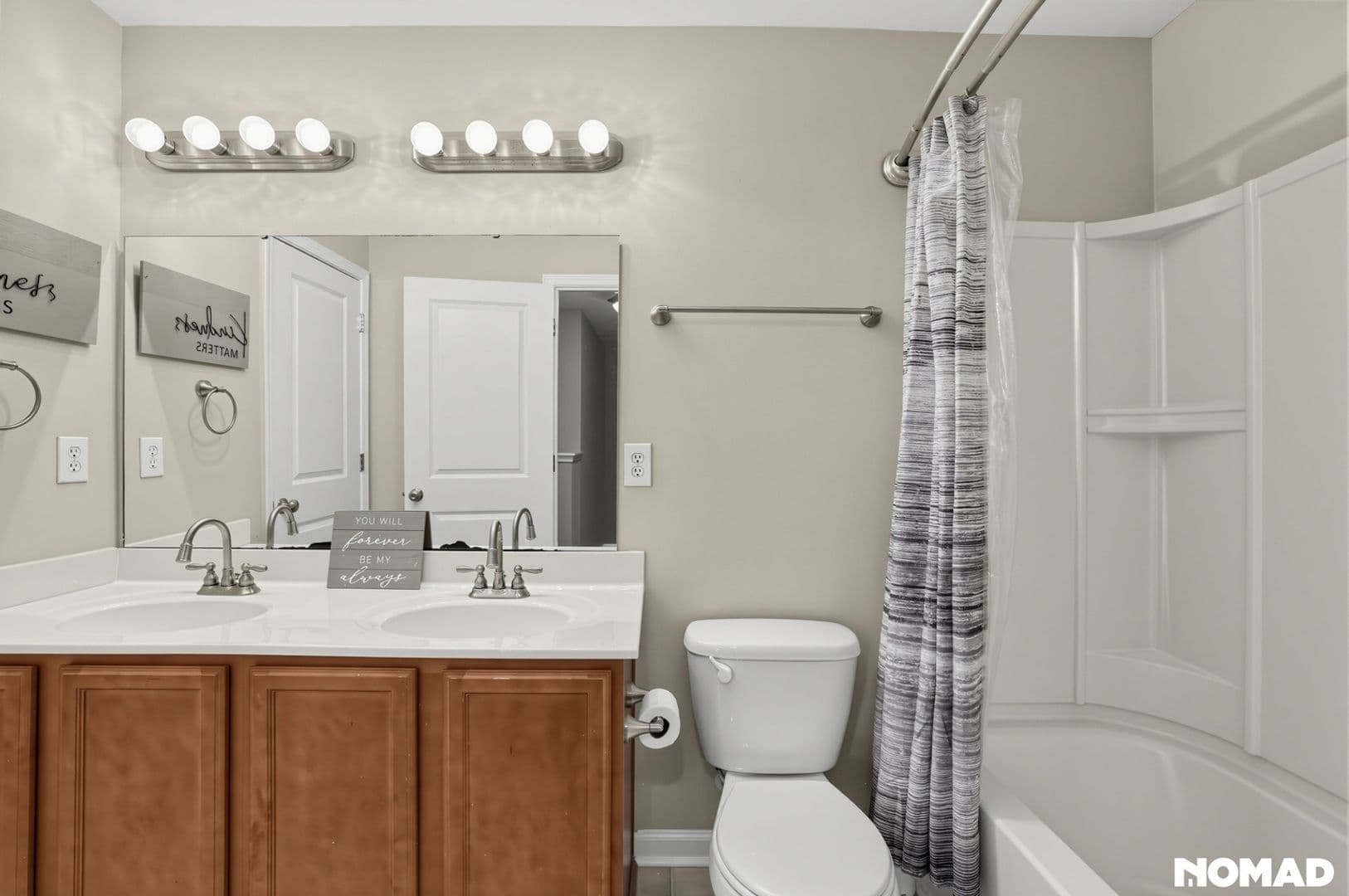 Simpsonville House: 302 Barrett Chase Dr