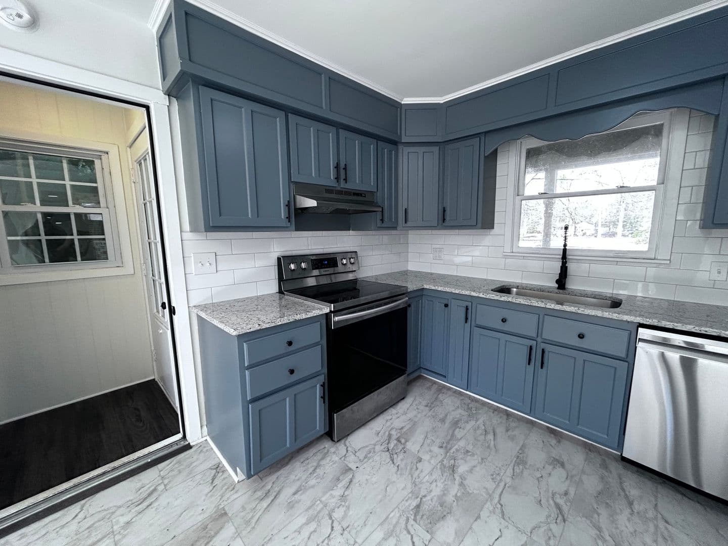 Columbia House: 3700 Cairnbrook Ct