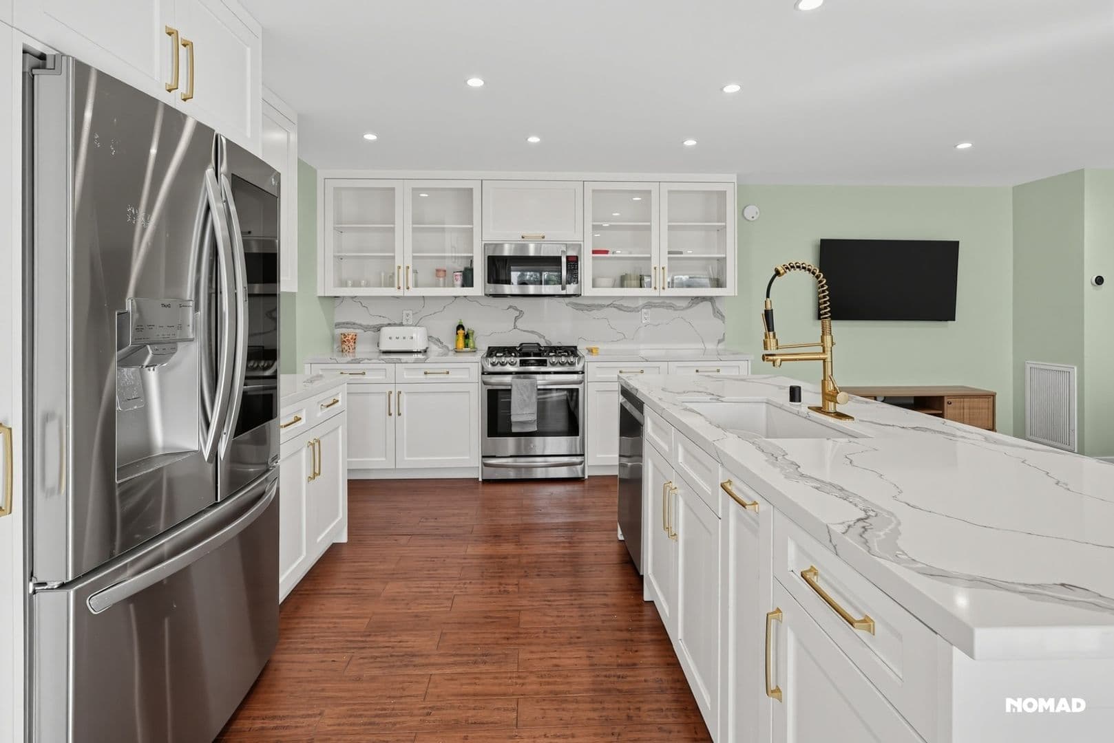 Los Angeles House: 4875 Wicopee Ave