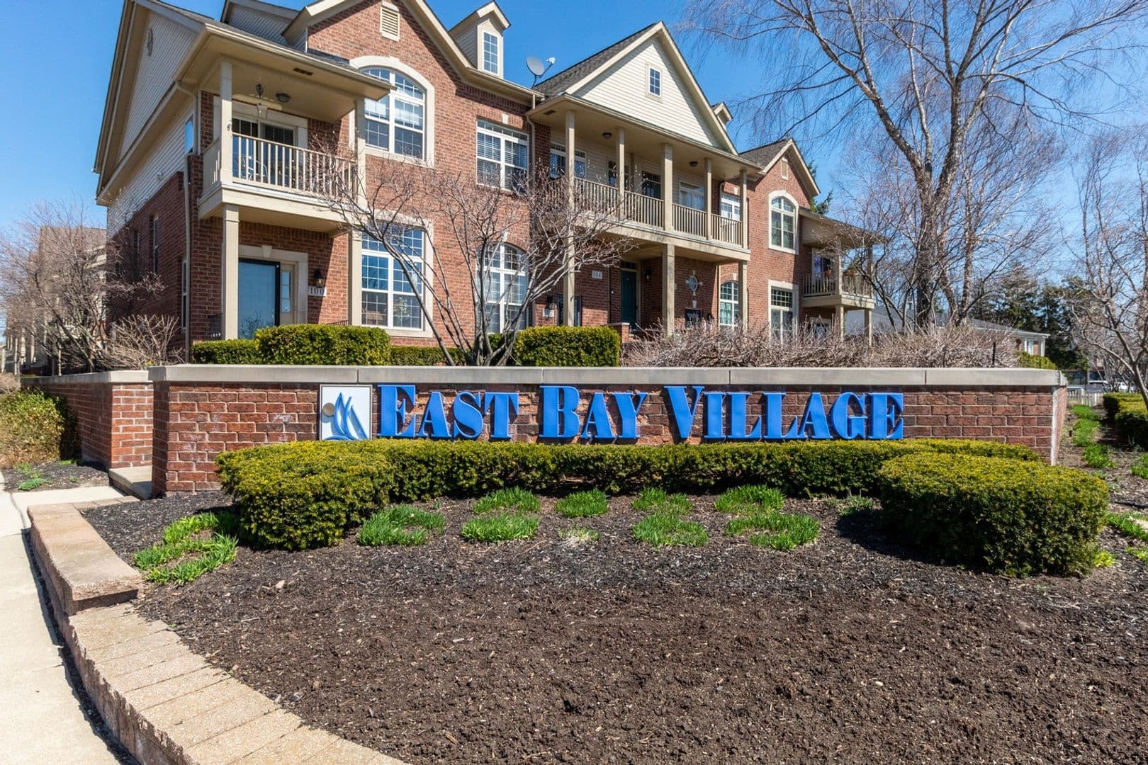 Walled Lake Condo: 422 Old Pine Way