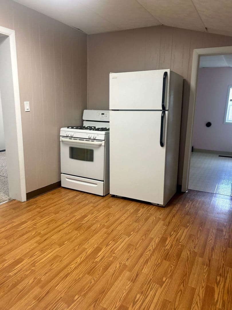 Bay City House: 921 Fremont St