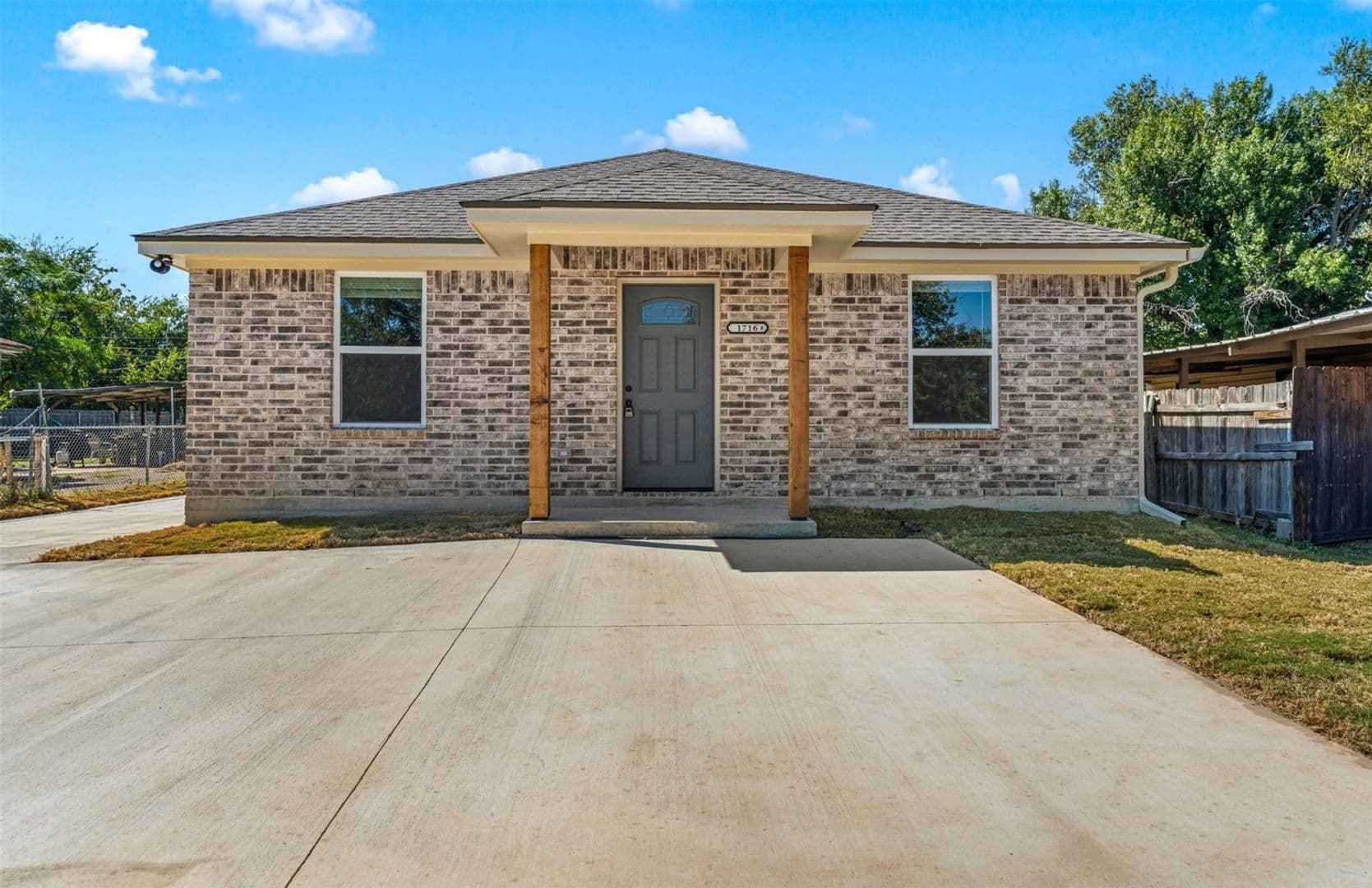 Waco Townhome: 1716 N 12th St