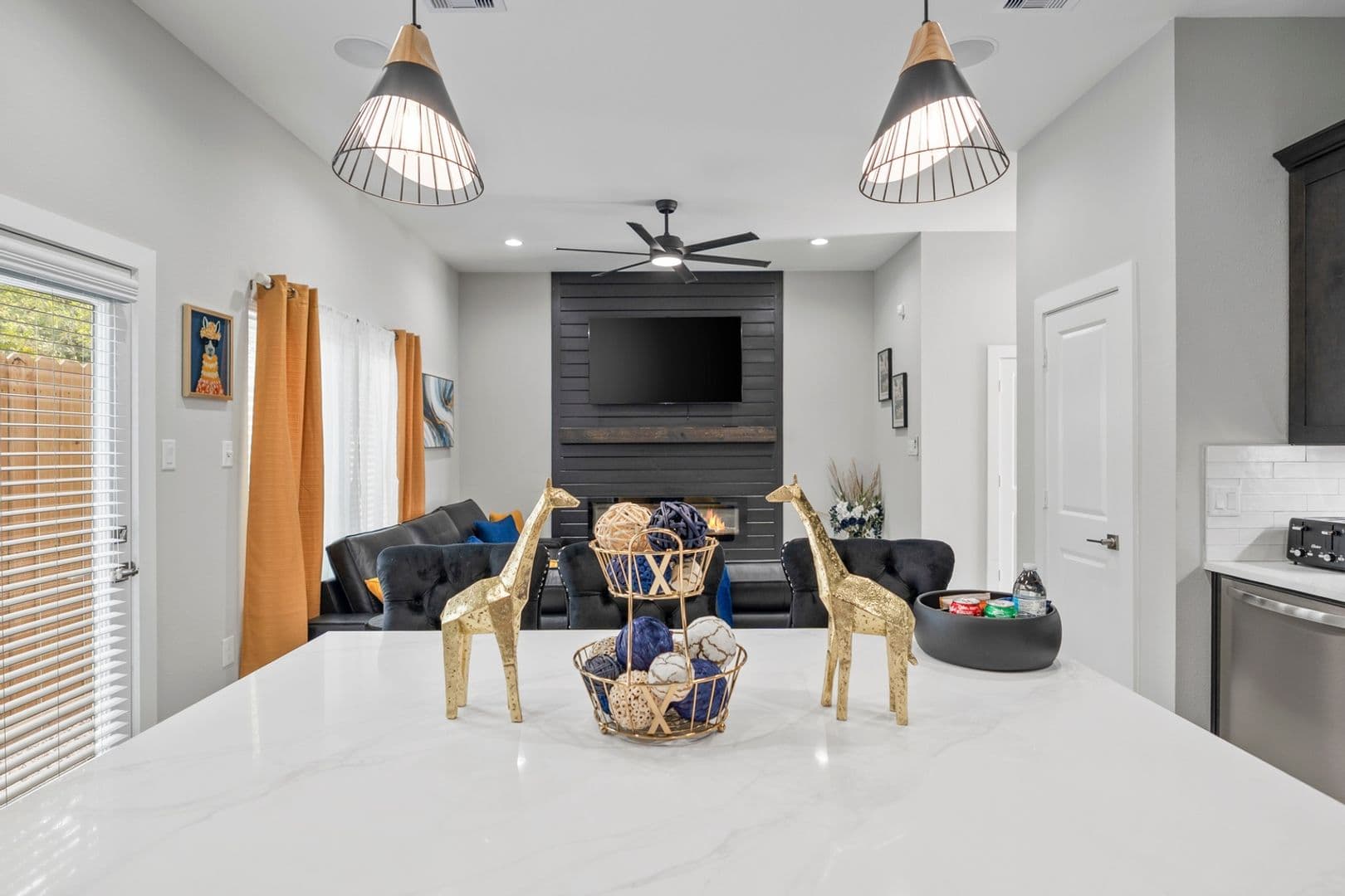 Houston House: 825 Paul Quinn St