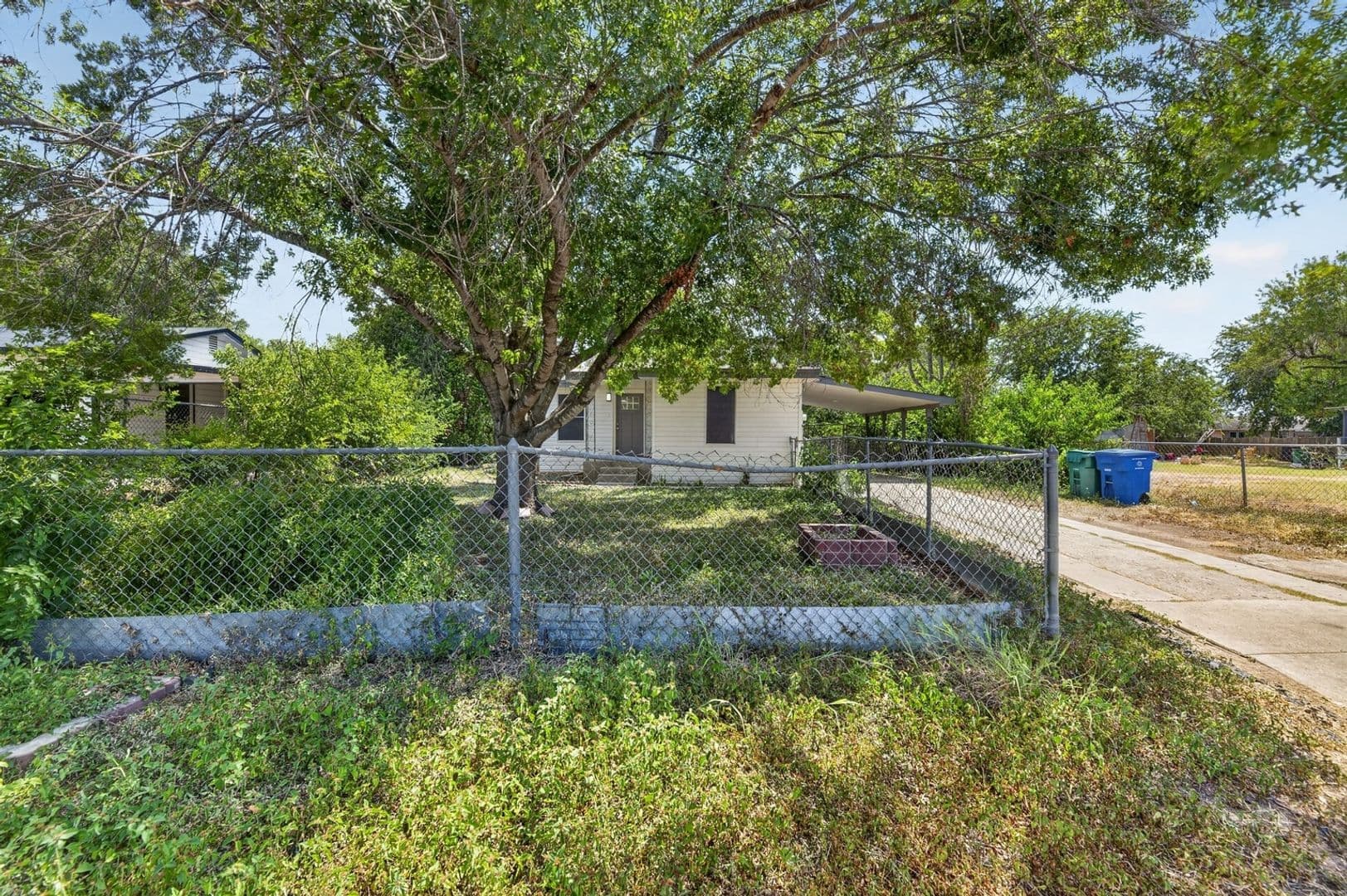 San Antonio House: 2906 Christian Dr