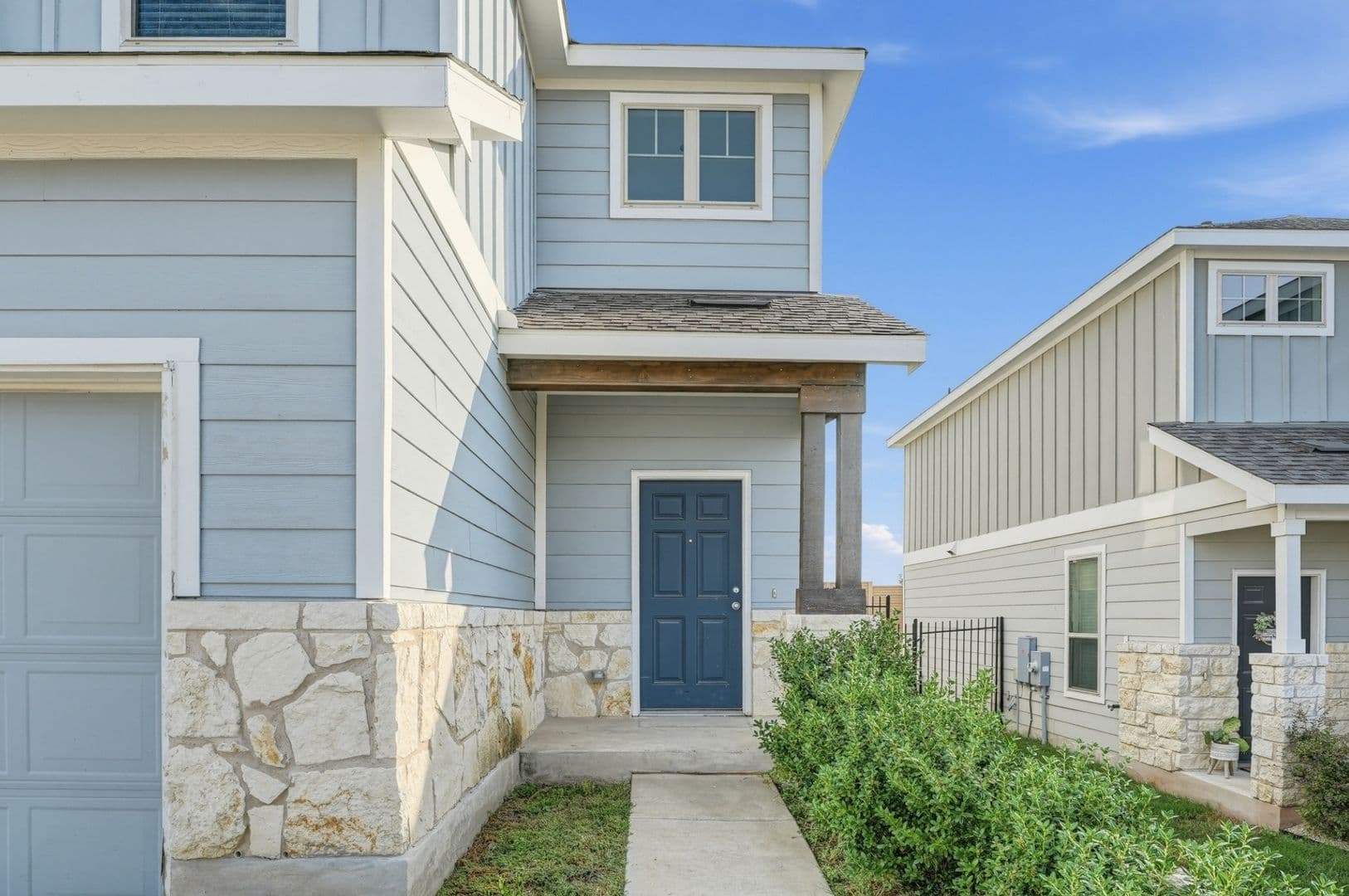 Manor House: 11111 Mestengo Dr