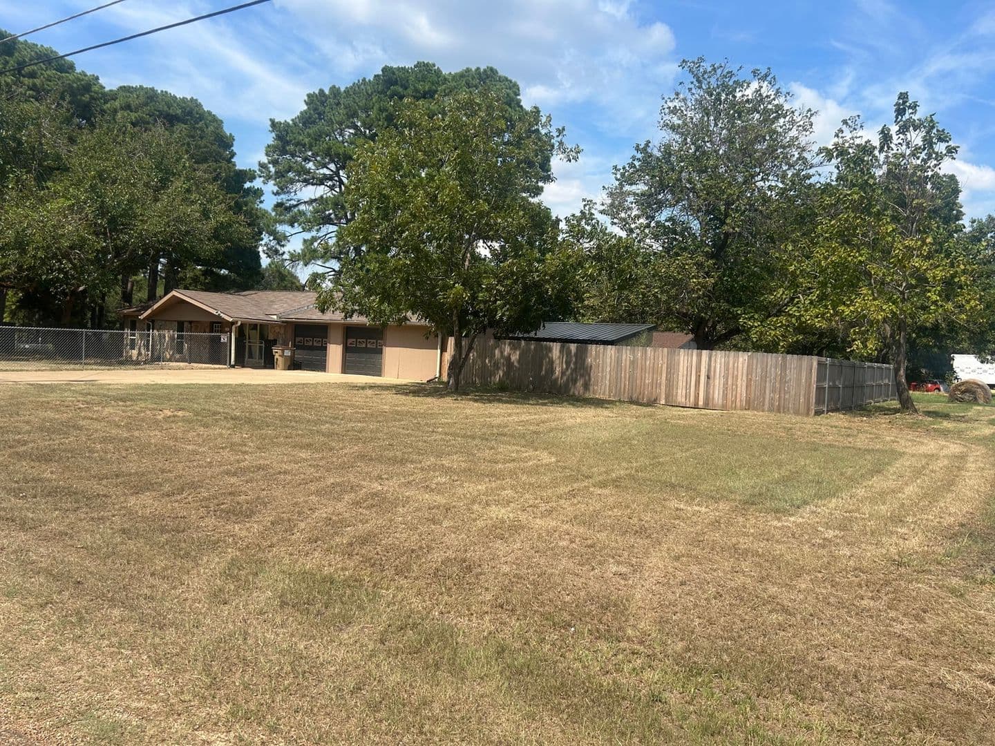 Mabank House: 18016 Lakeview Blvd