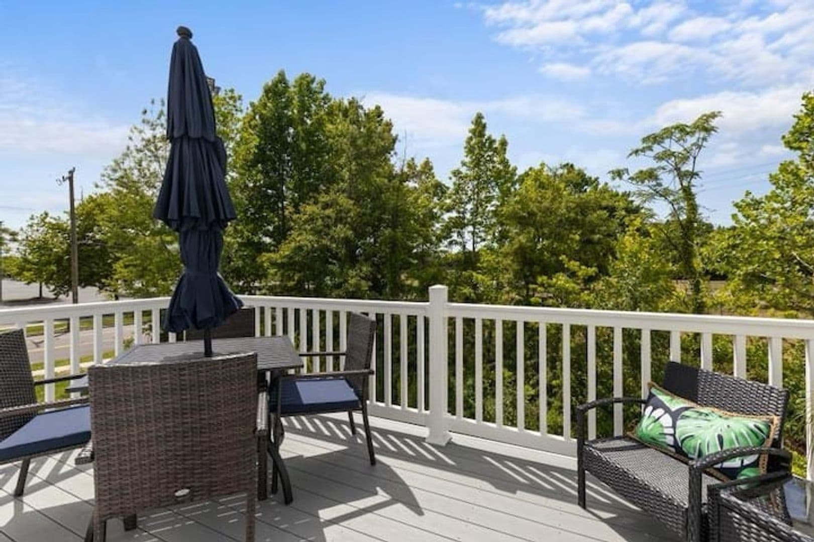 Portsmouth House: 207 Falcon Ave
