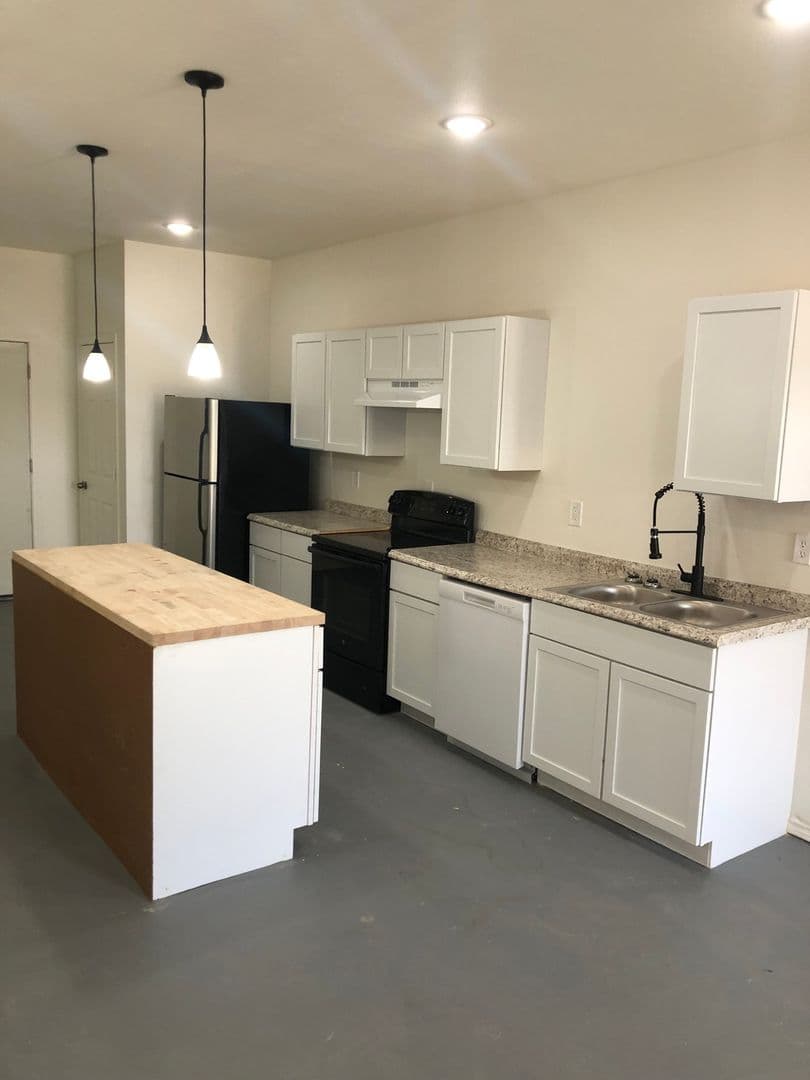 Lindale Townhome: 22404 Matins Ln