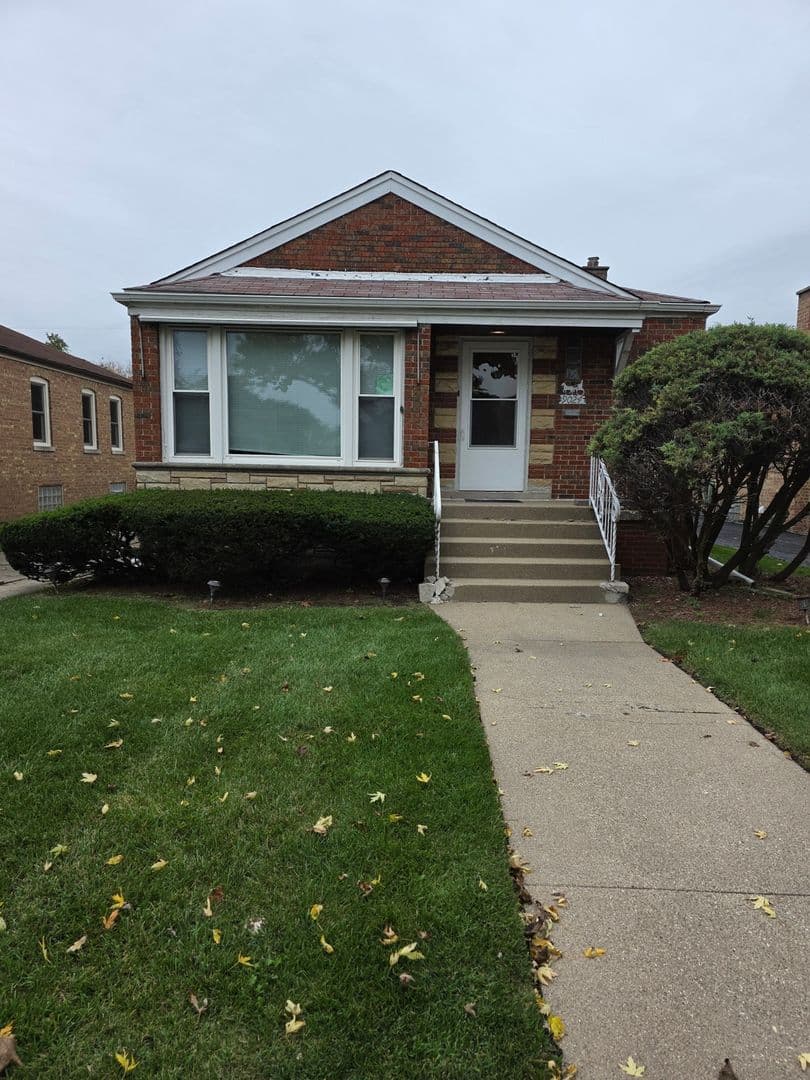 Chicago House: 9024 S Utica Ave