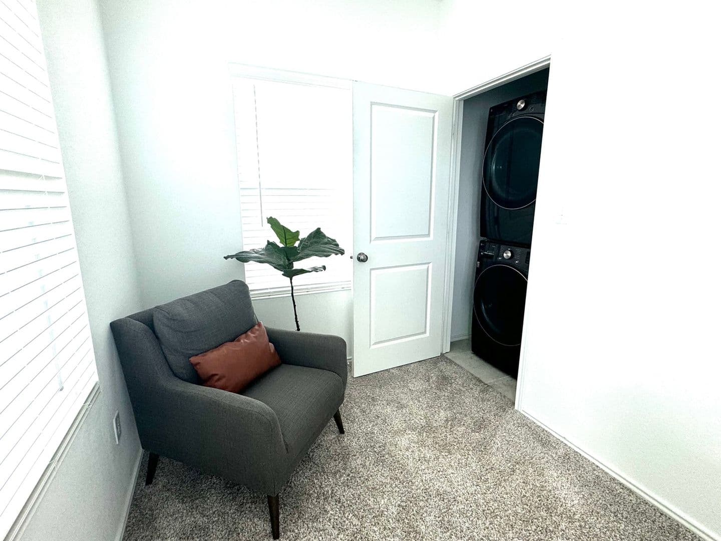 Leander House: 1413 Linwood St