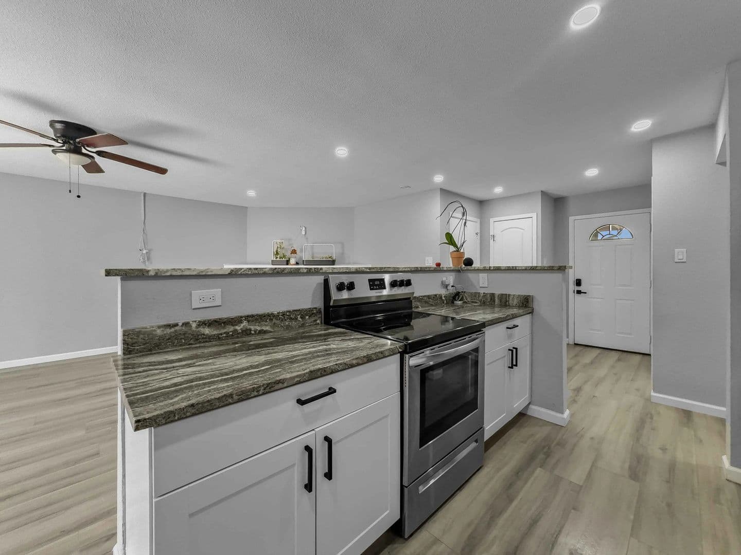 The Colony House: 4917 Woodruff Dr