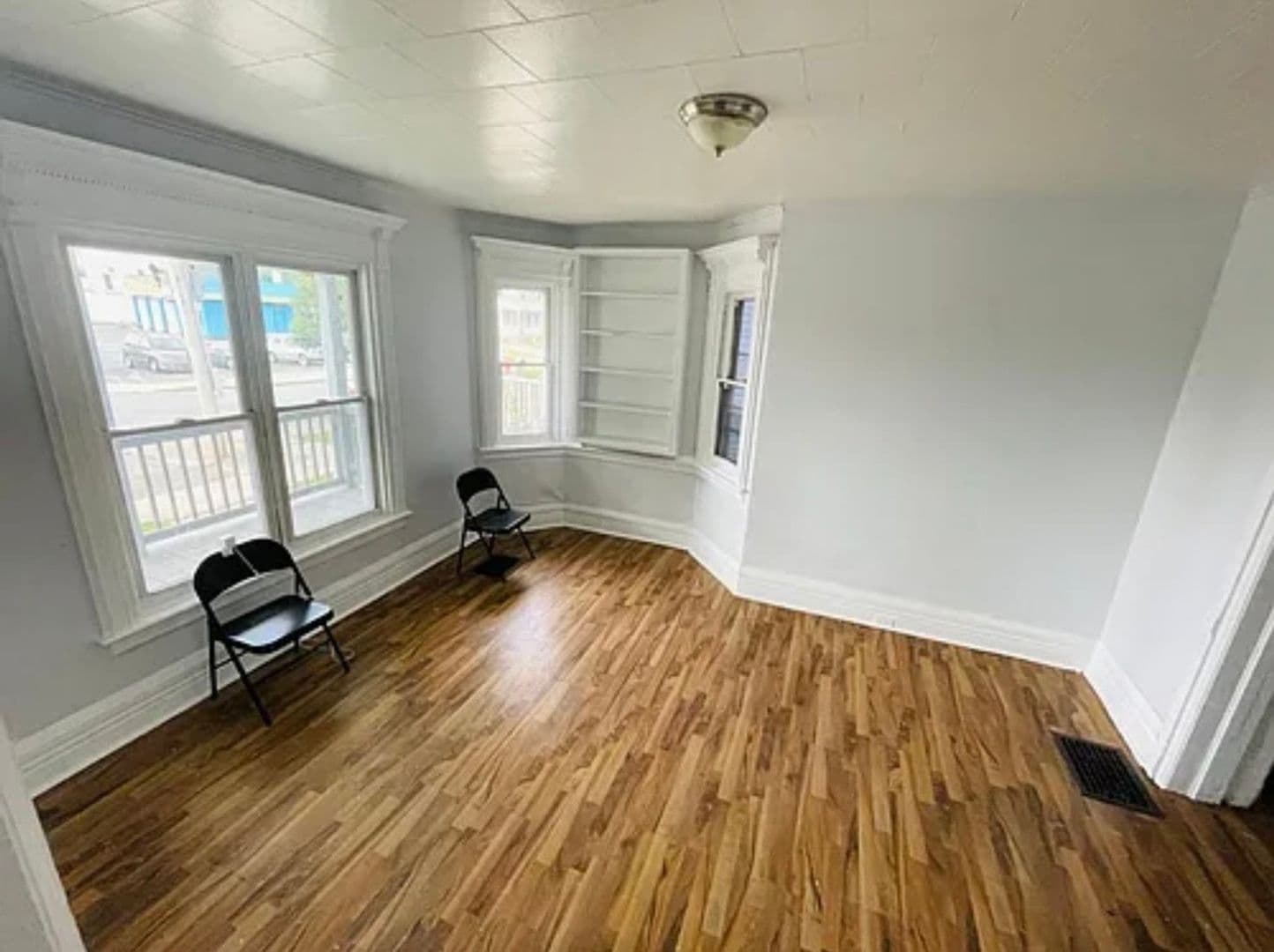 Buffalo Townhome: 327 Hampshire St