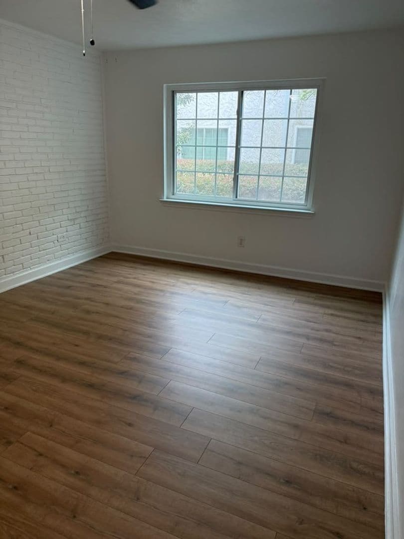 Houston Condo: 2744 Briarhurst Dr