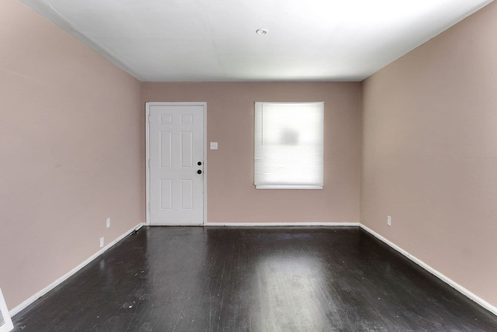 Saint Louis House: 300 Estridge Rd