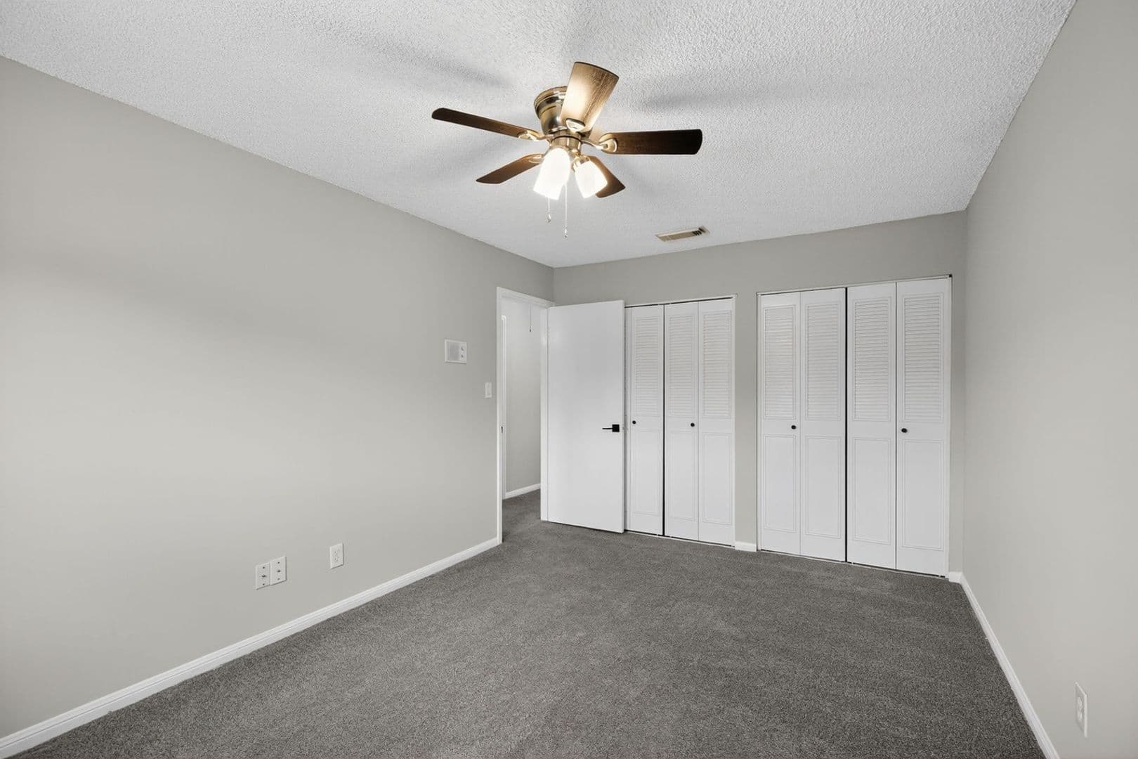 Houston House: 2250 Shadowdale Dr