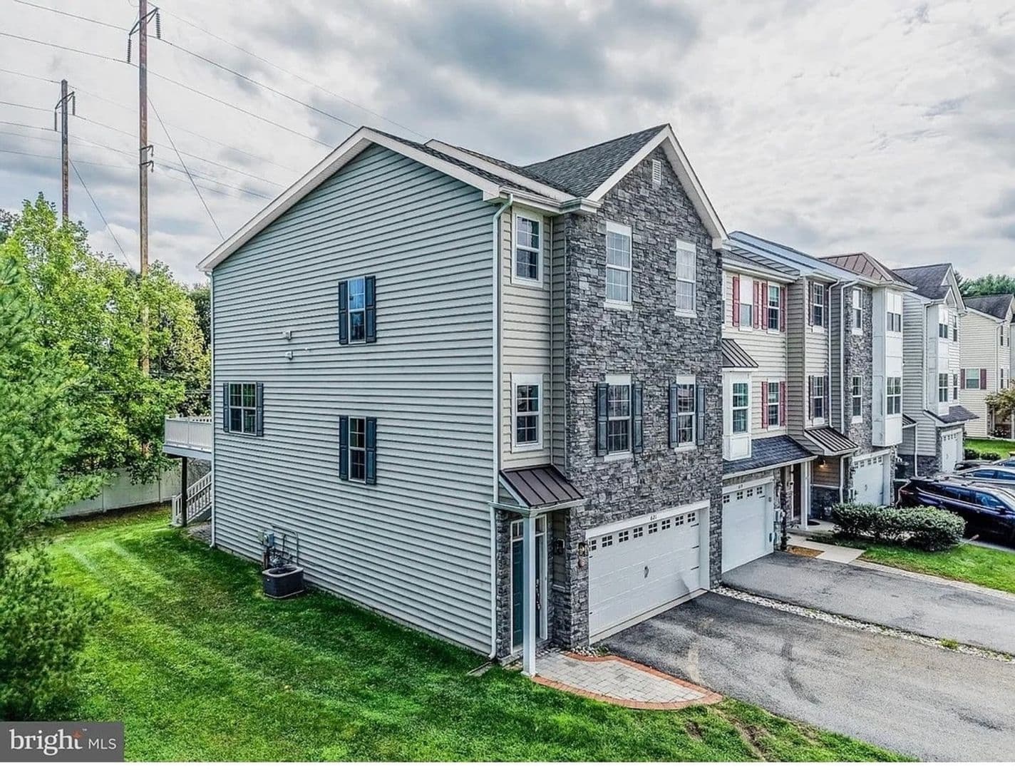 Newark Townhome: 621 S Twin Lakes Blvd