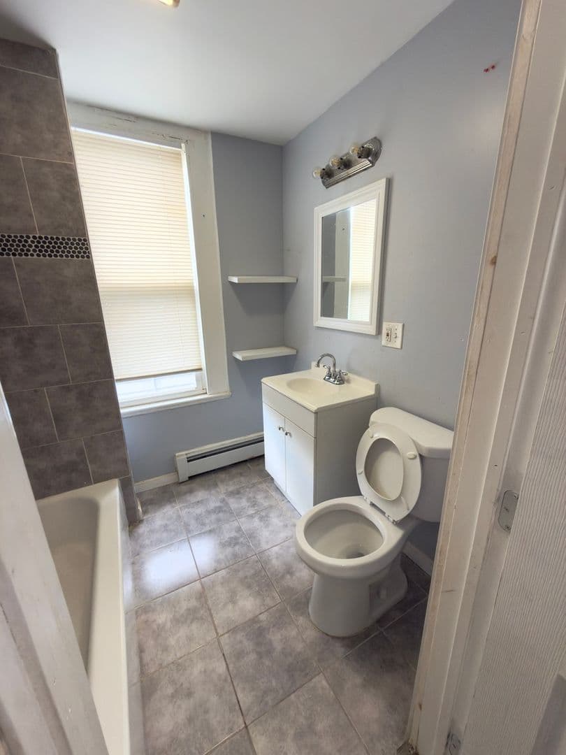 Hartford House: 23 Alden St