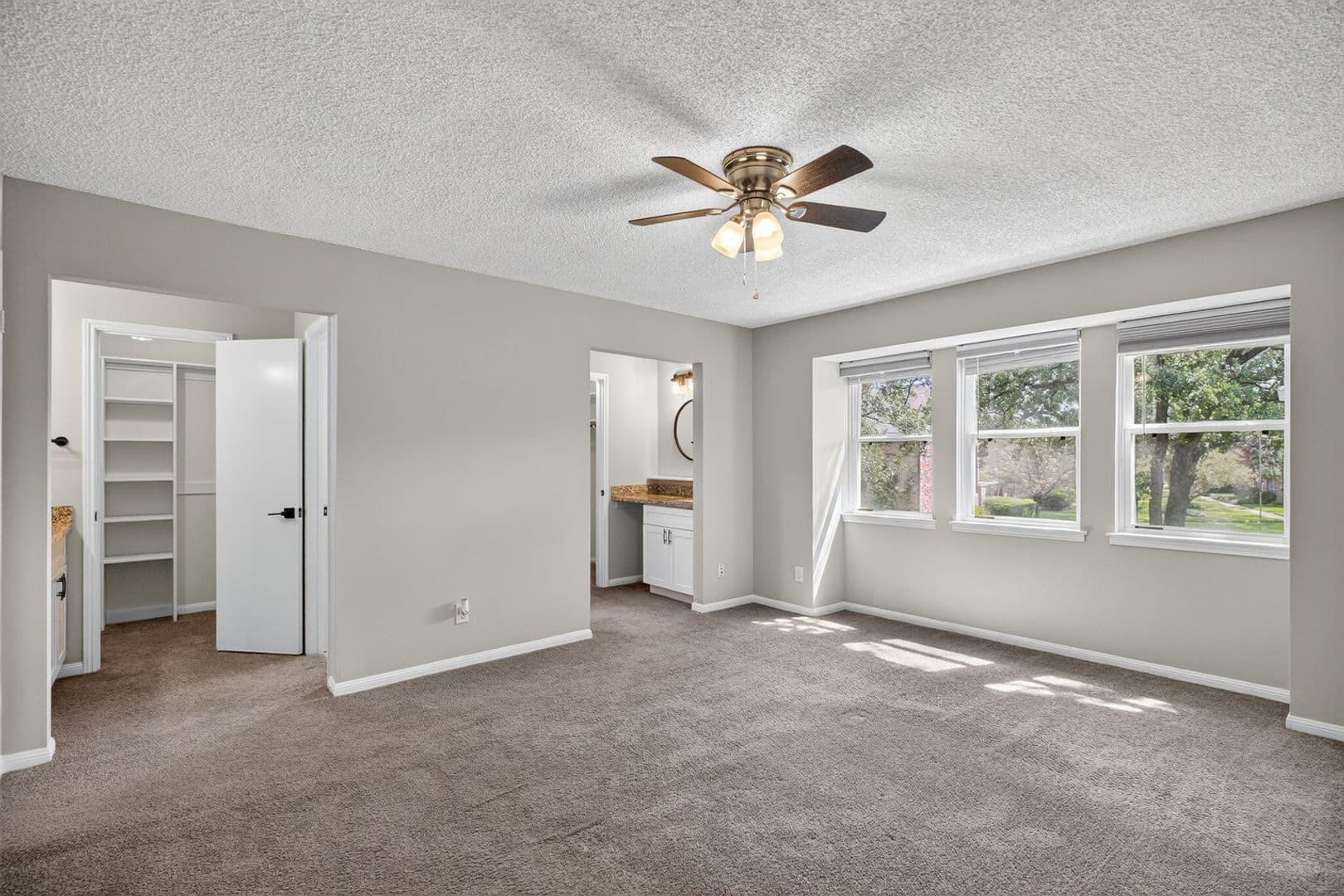 Houston House: 2250 Shadowdale Dr