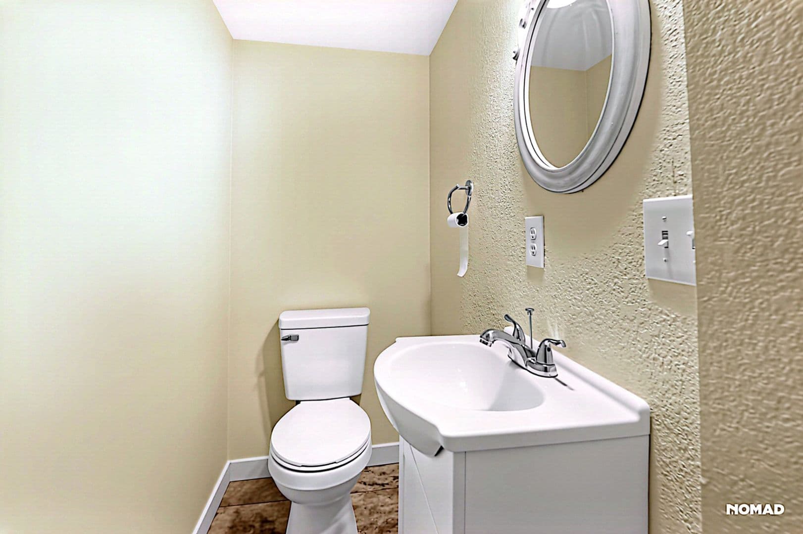 Aurora House: 1533 S Buckley Way