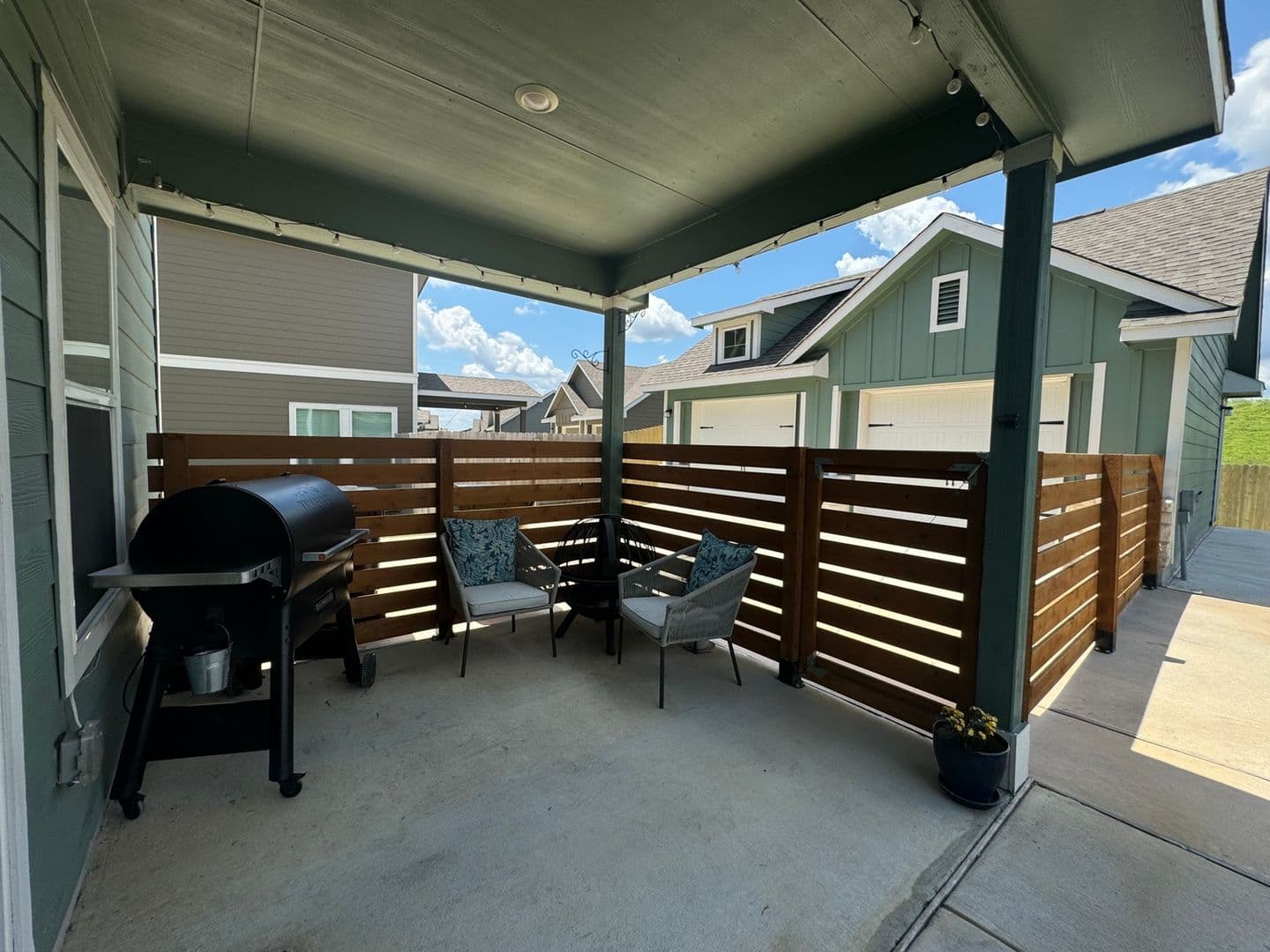 Leander House: 1413 Linwood St