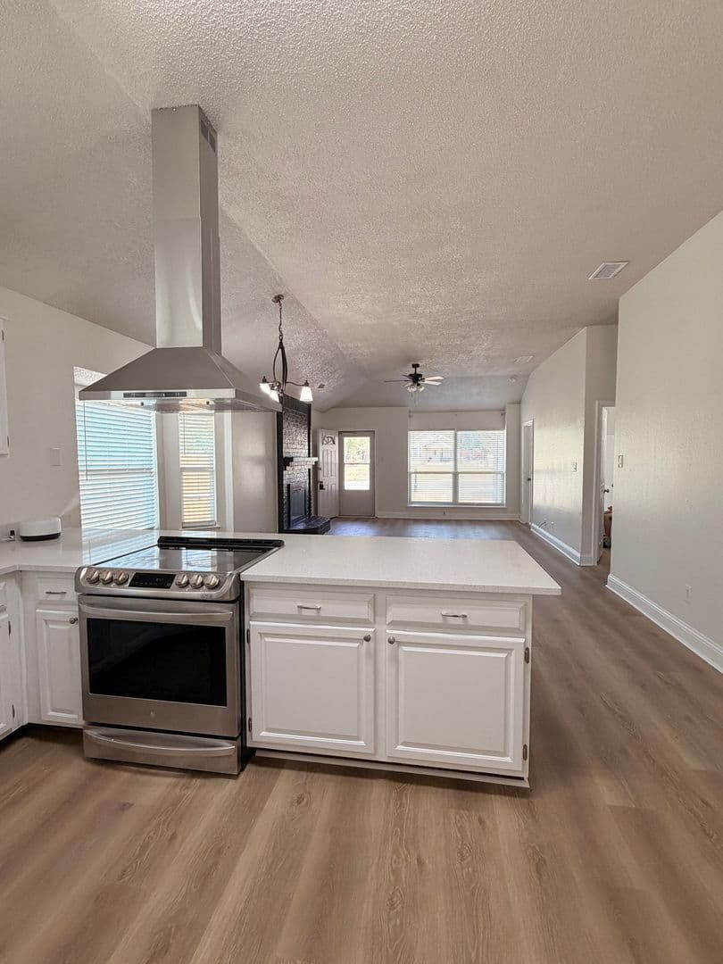 Fort Worth House: 7562 John T White Rd