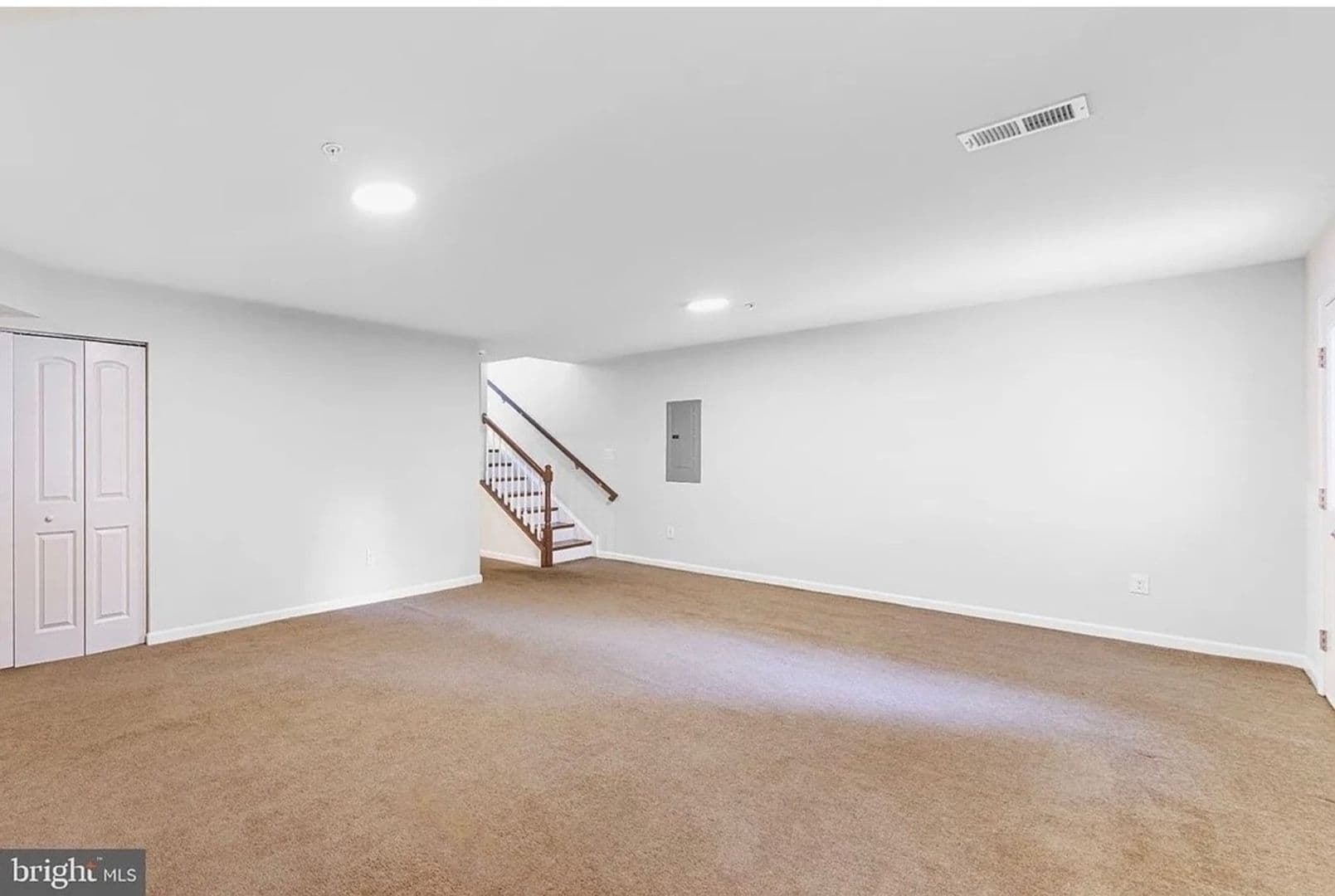 Newark Townhome: 621 S Twin Lakes Blvd