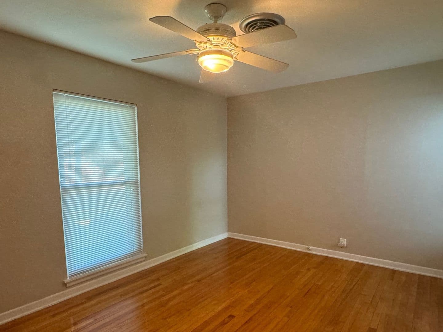 San Antonio House: 322 Shropshire Dr