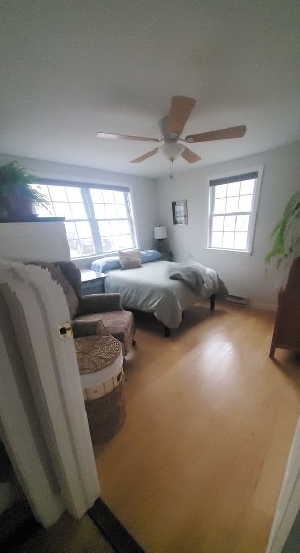 Niantic House: 71 Oakwood Rd