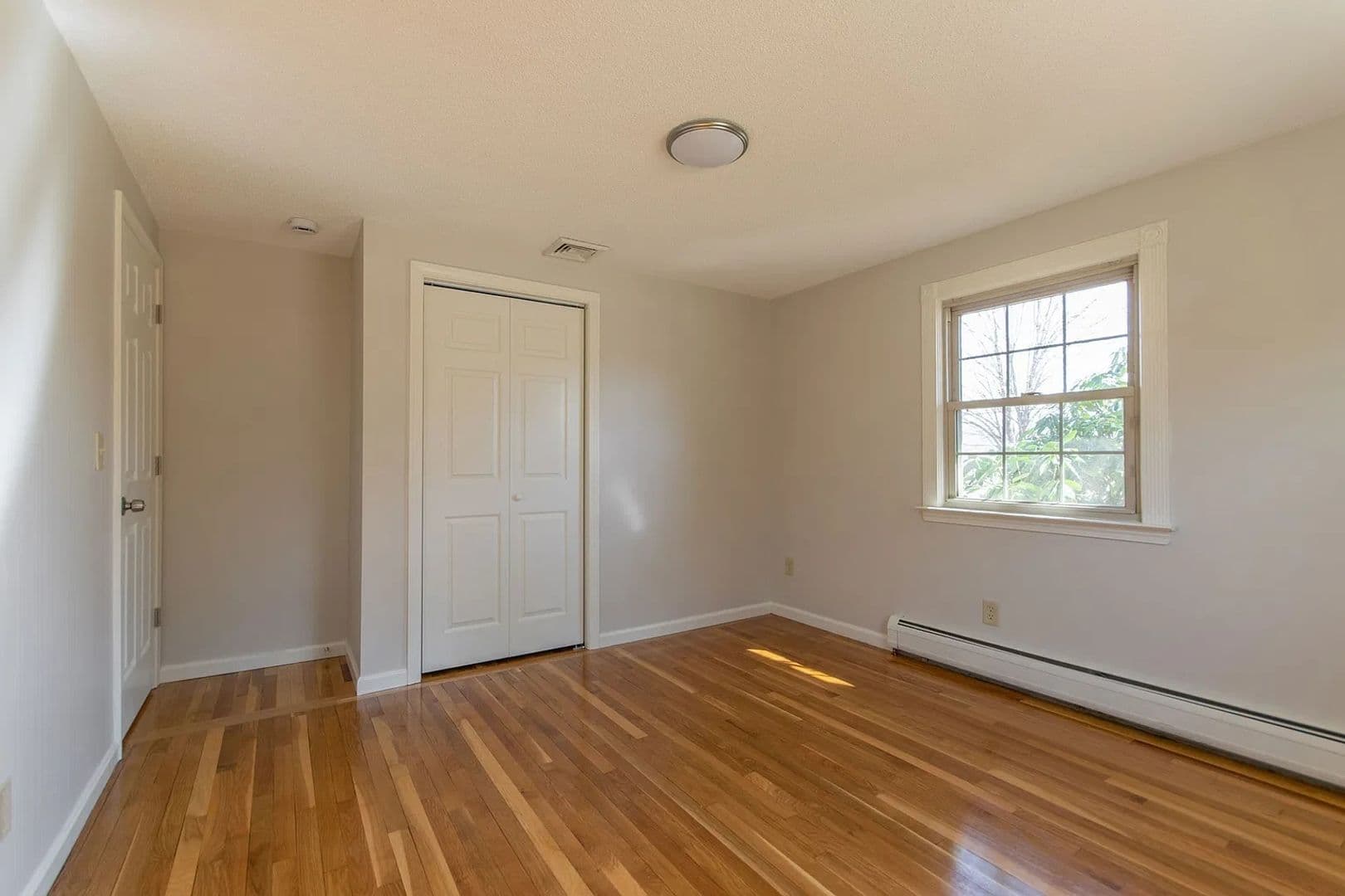 East Longmeadow House: 8 Ainslie Dr