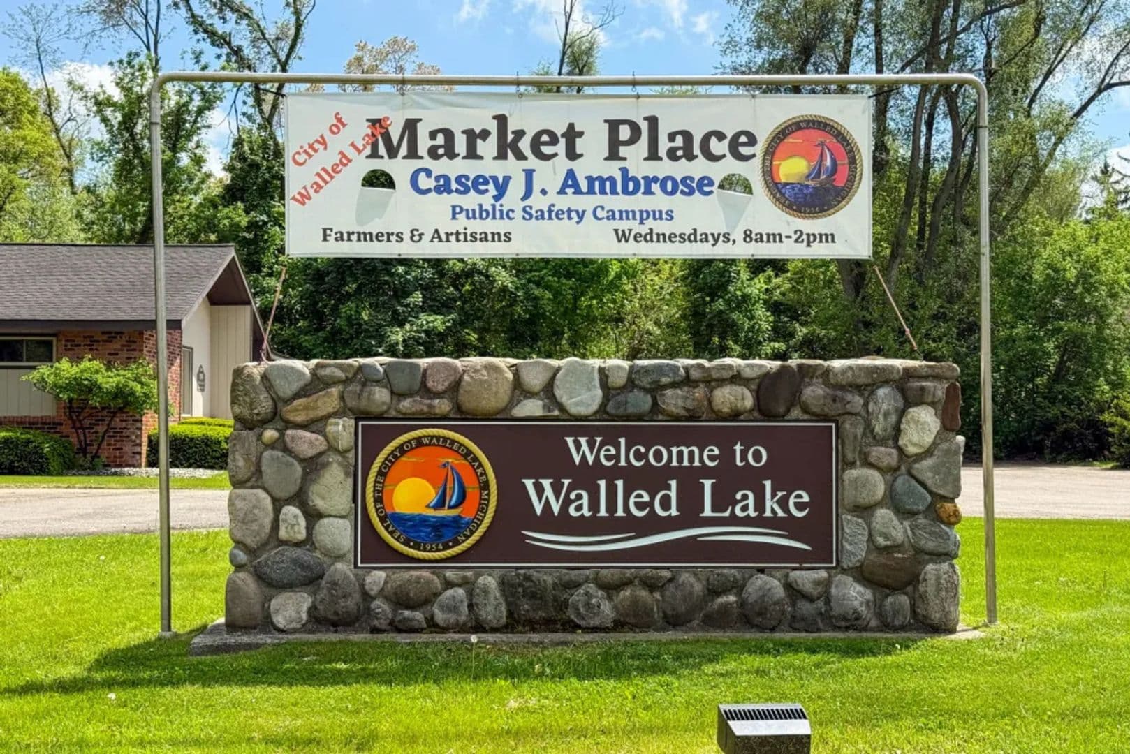 Walled Lake Condo: 422 Old Pine Way