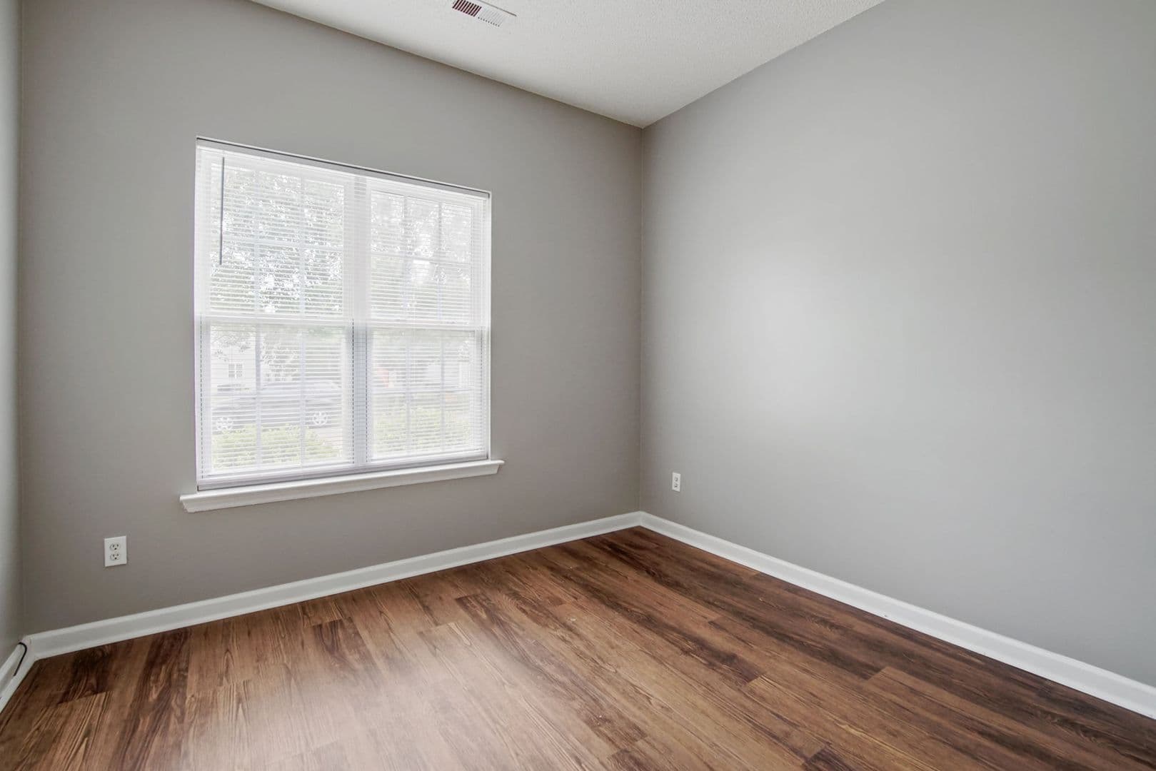 Raleigh House: 1117 Aaron Dr