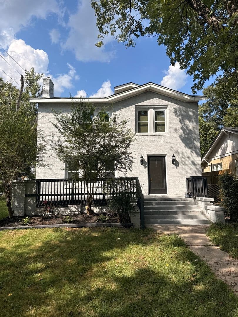 High Point House: 801 E Lexington Ave