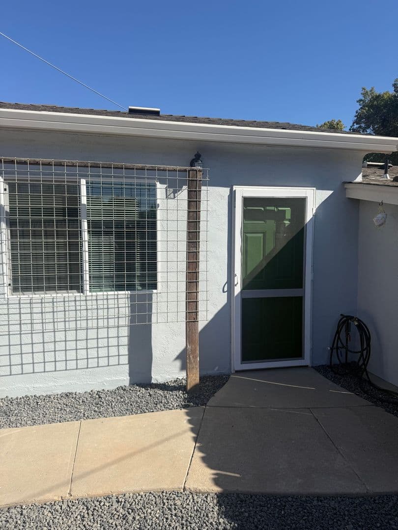 Modesto House: 1825 Roble Ave
